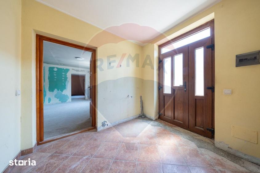Casă cu 4 camere cu Teren 2259 Mp în Dumbrăvița