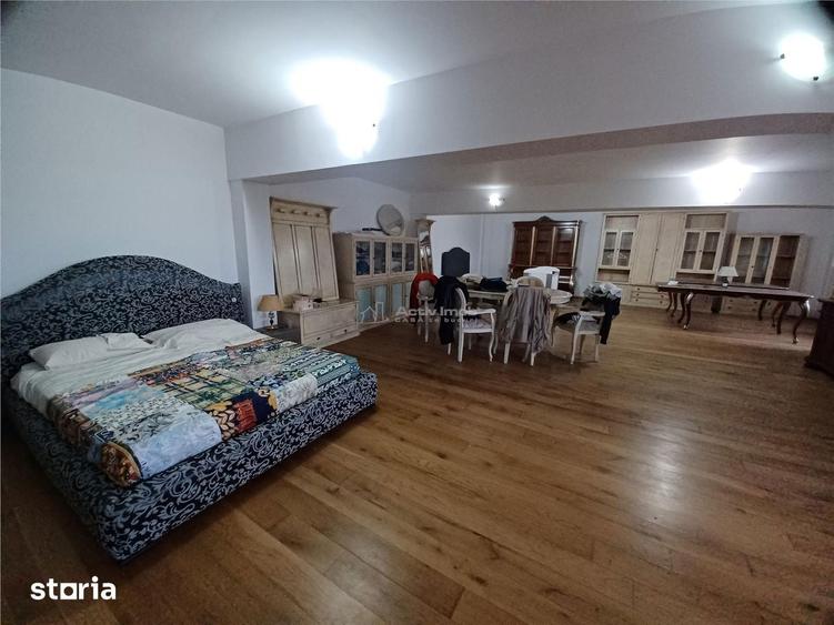 Casă cu 10 camere cu Teren 2000 Mp în Balotești