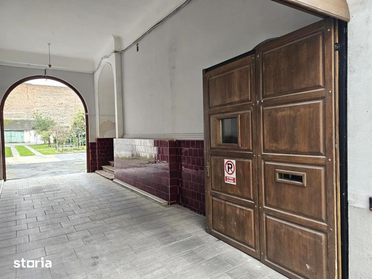 Casă cu 7 camere cu Teren 300 Mp în Eminescu