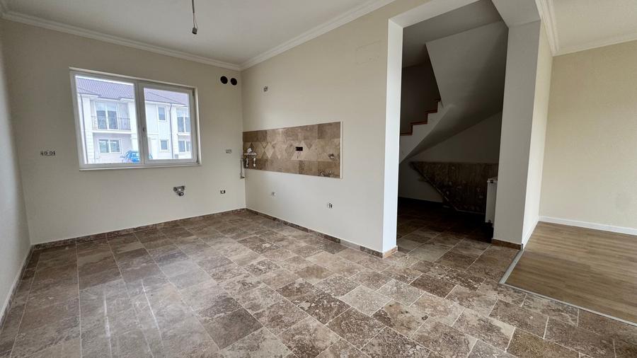 Duplex cu 4 camere cu Canalizare în Giroc