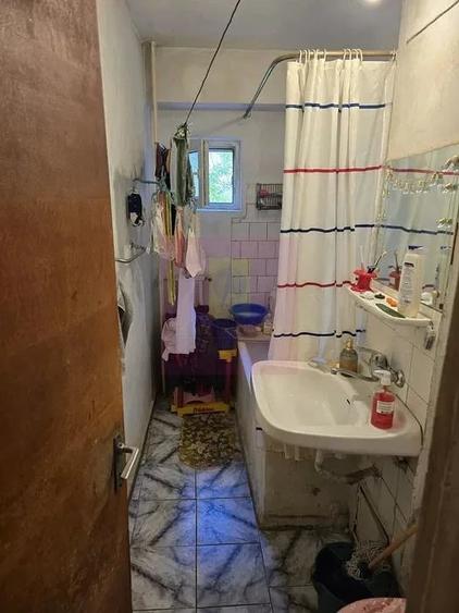 Apartament cu 3 camere semidecomandat în Lacul Tei