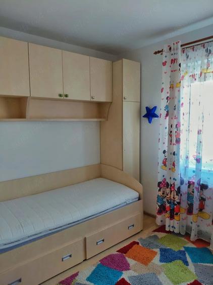 Apartament cu 3 camere decomandat în Tractorul
