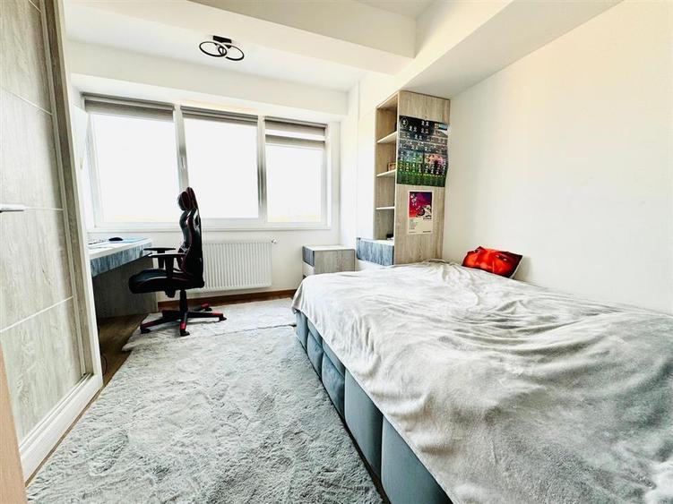 Apartament cu 5 camere decomandat, mobilat în Obcini