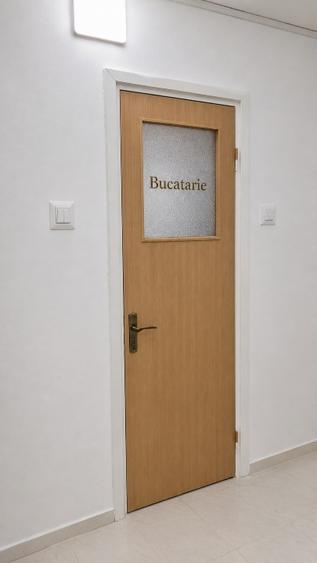 Apartament cu 3 camere decomandat în Titan