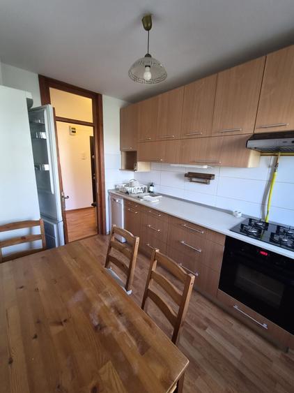 Apartament cu 3 camere decomandat în Central