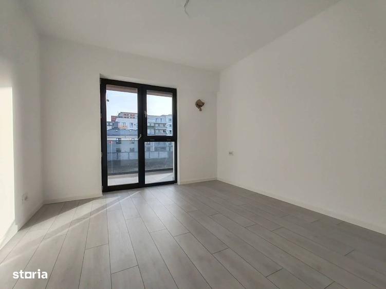 Apartament cu 3 camere decomandat în Romană