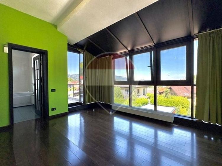 Casă individuală cu 6 camere cu Teren 1010 Mp în Noua