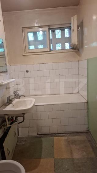Apartament cu 3 camere semidecomandat în Astra