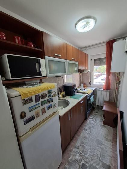 Apartament cu 3 camere semidecomandat, mobilat în Casa de Cultură