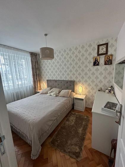 Apartament cu 4 camere decomandat în Central