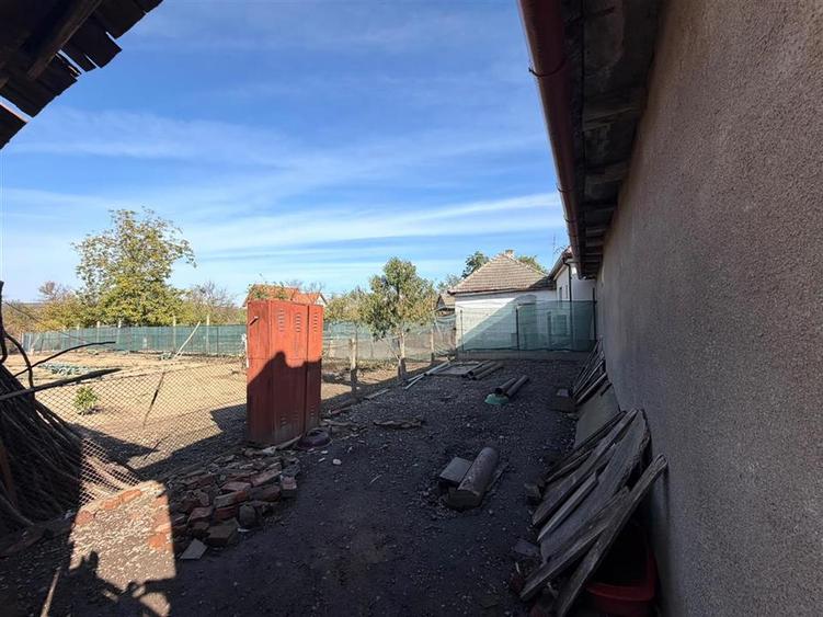 Casă cu 3 camere cu Teren 1240 Mp în Ineu
