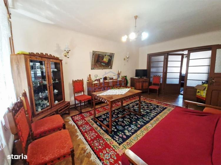 Casă cu 4 camere în Ungureni