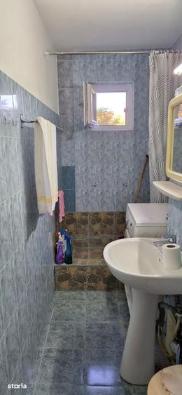 Apartament cu 3 camere semidecomandat în Girocului