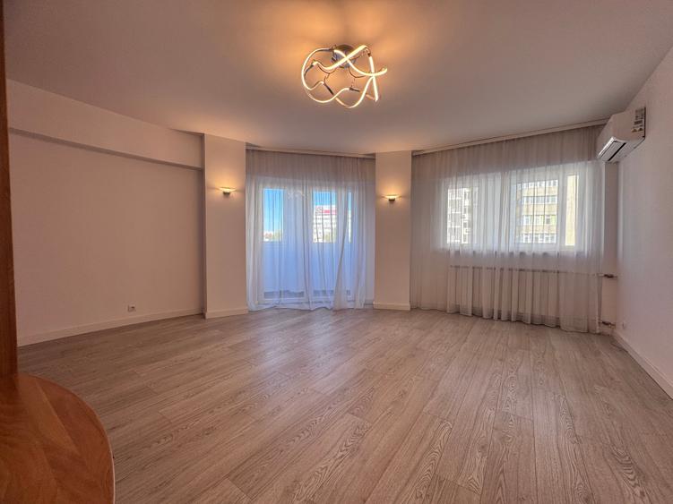 Apartament cu 4 camere decomandat în Iancului