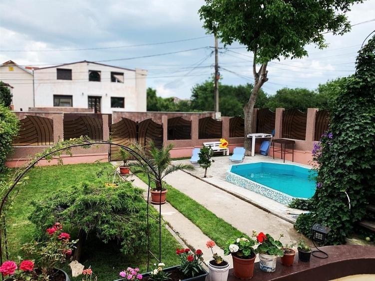 Casă cu 4 camere decomandat în Agigea