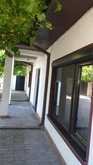 Casă individuală cu 3 camere cu Canalizare în Chiscani