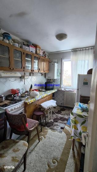 Apartament cu 3 camere decomandat în CET