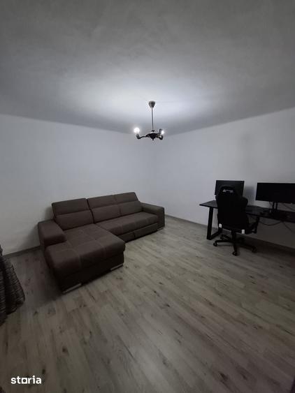 Casă cu 5 camere cu Teren 243 Mp în Brestei