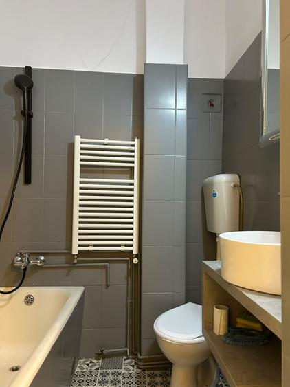 Apartament cu 2 camere semidecomandat, mobilat în Centrul Istoric