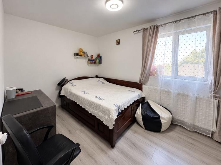 Casă cu 4 camere cu Teren 206 Mp în Eroilor
