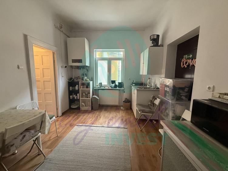 Apartament cu 5 camere semidecomandat în Armeneasca