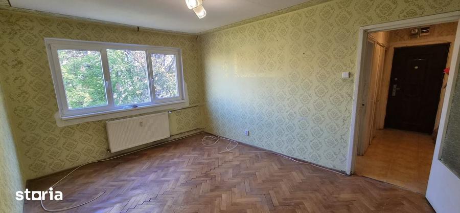 Apartament cu 3 camere semidecomandat în Circumvalațiunii