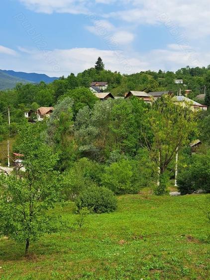 Teren de 4500 mp, în Moroeni