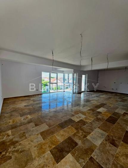 Casă individuală cu 12 camere decomandat cu Canalizare în Faleza Nord