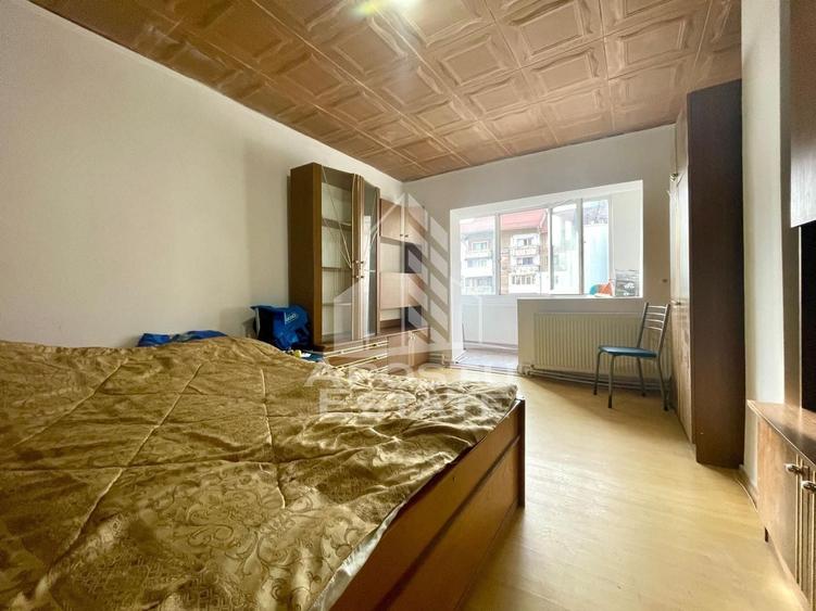 Apartament cu 3 camere decomandat, mobilat în Central
