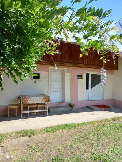 Casă cu 3 camere în Coșești