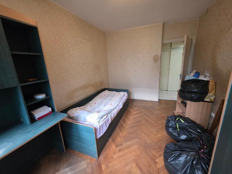 Apartament cu 3 camere decomandat în Basarabia