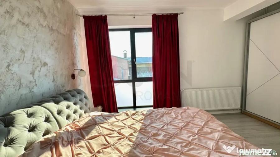 Casă cu 8 camere cu Teren 255 Mp în Titan