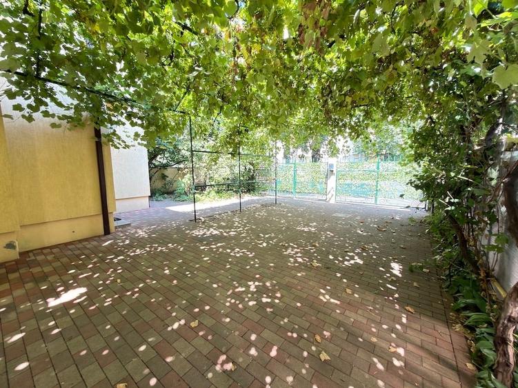 Casă individuală cu 5 camere cu Canalizare în Iancului