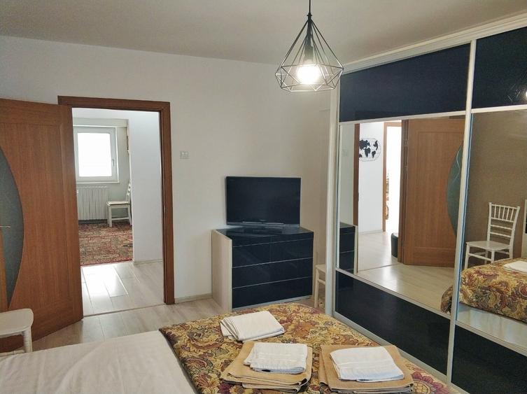 Apartament cu 3 camere decomandat în Delfinariu