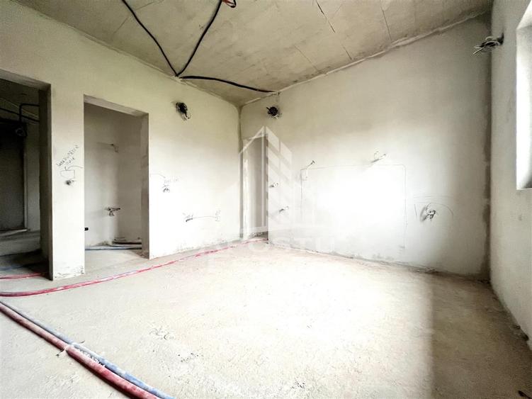 Casă individuală cu 6 camere cu Canalizare în Giarmata