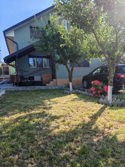 Casă cu 5 camere cu Teren 900 Mp în Stăuceni