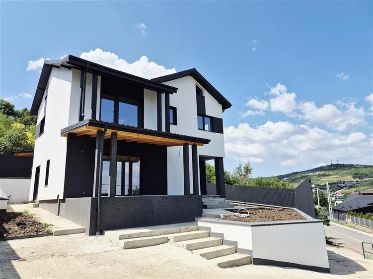 Casa de vanzare cu priveliste frumoasa - 3