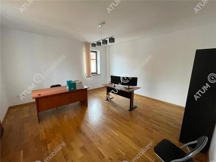 Birou, de 400 mp, în Central
