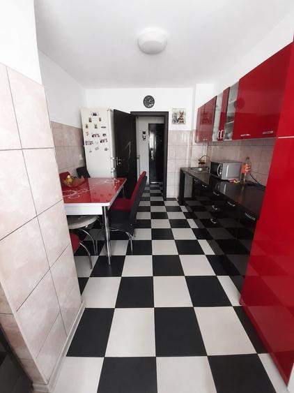Apartament cu 4 camere nedecomandat în Central
