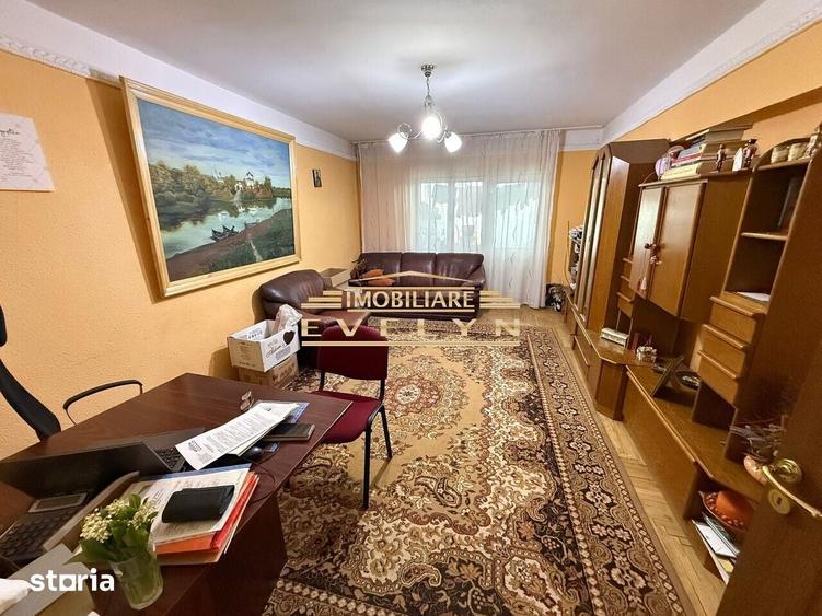 Apartament cu 3 camere decomandat în Central
