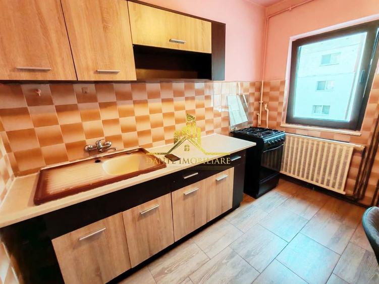 Apartament cu 3 camere decomandat, mobilat în Semicentral