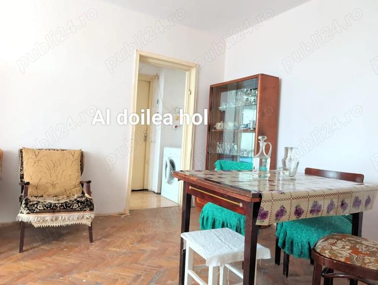 Apartament cu 3 camere semidecomandat în Central