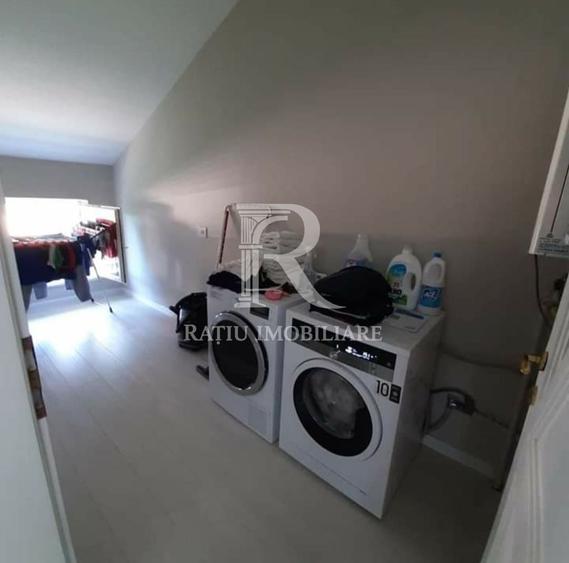 Casă individuală cu 7 camere cu Canalizare în Sântandrei