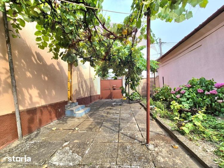 Casă cu 3 camere cu Teren 1100 Mp în Pârneava