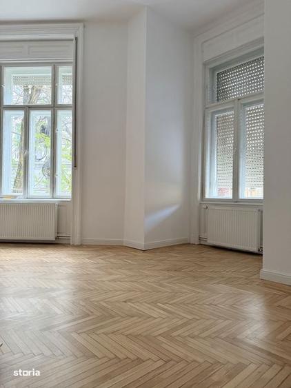 Apartament cu 3 camere în P-ța Maria