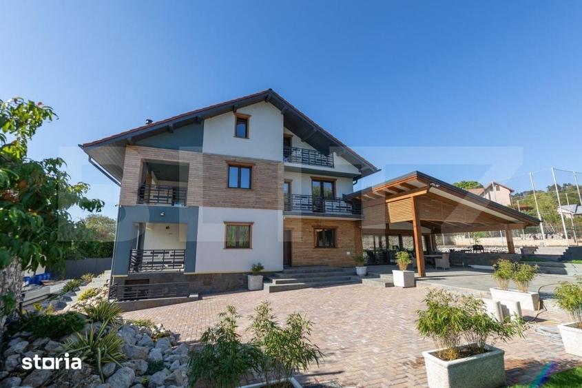 Casă cu 8 camere cu Teren 1600 Mp în Răzvad