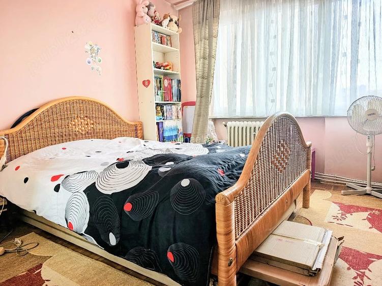 Vand ap 3 camere, Hunedoara, zona Cora, vis a vis de Parcul Tineretului. 69.000 EUR neg