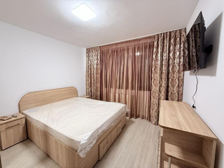 Apartament cu 3 camere decomandat în Cornișa