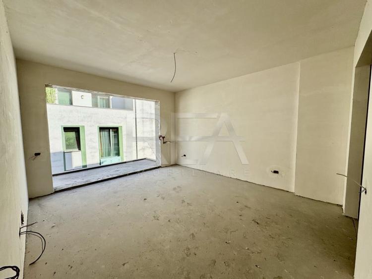 Apartament cu 2 camere semidecomandat în Matei Voievod