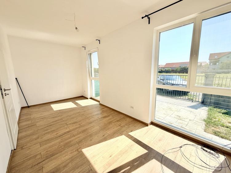 Duplex cu 4 camere cu Canalizare în Moșnița Nouă